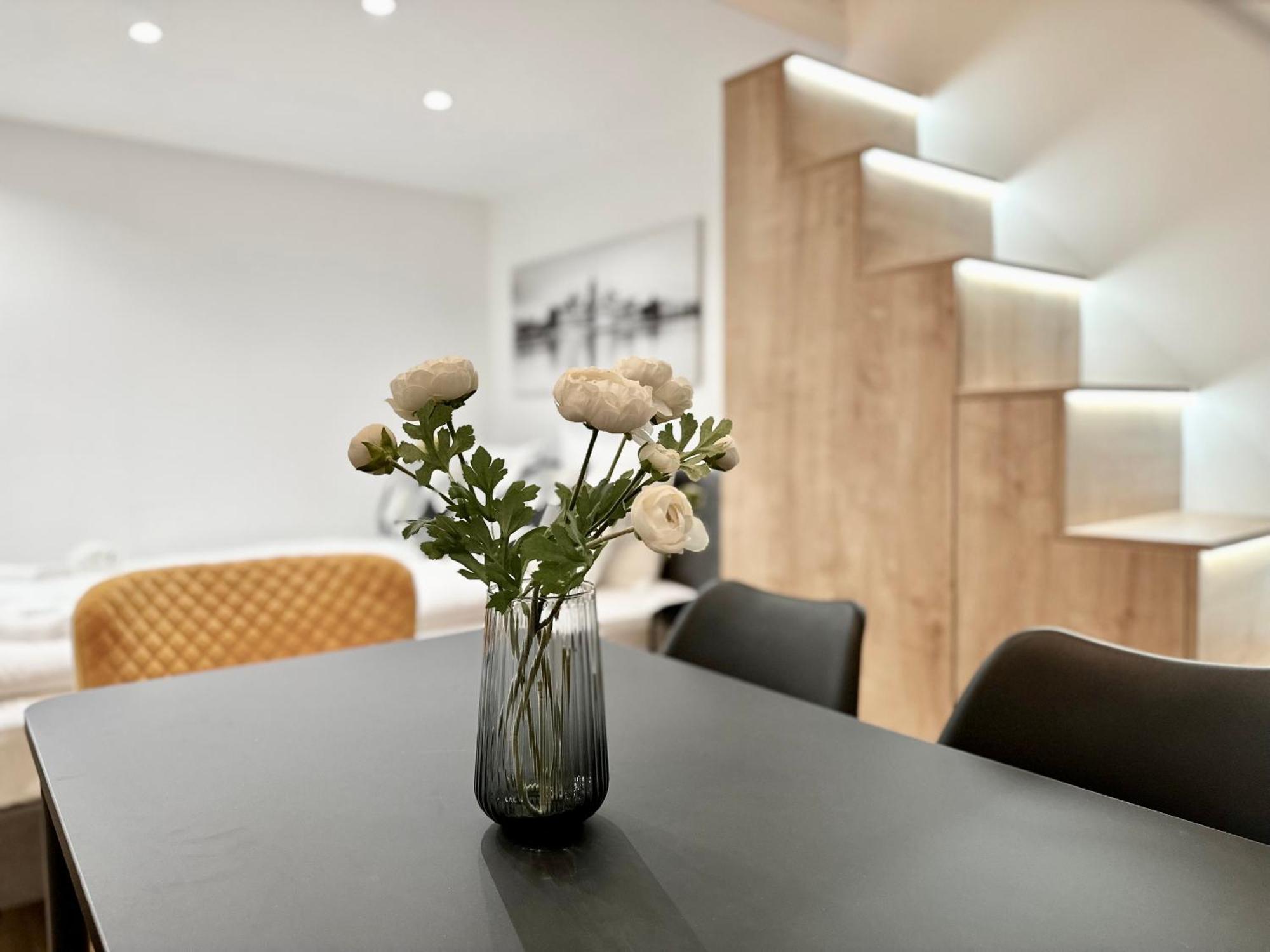 Premium Apartment By Hi5- Brody Street 부다페스트 외부 사진