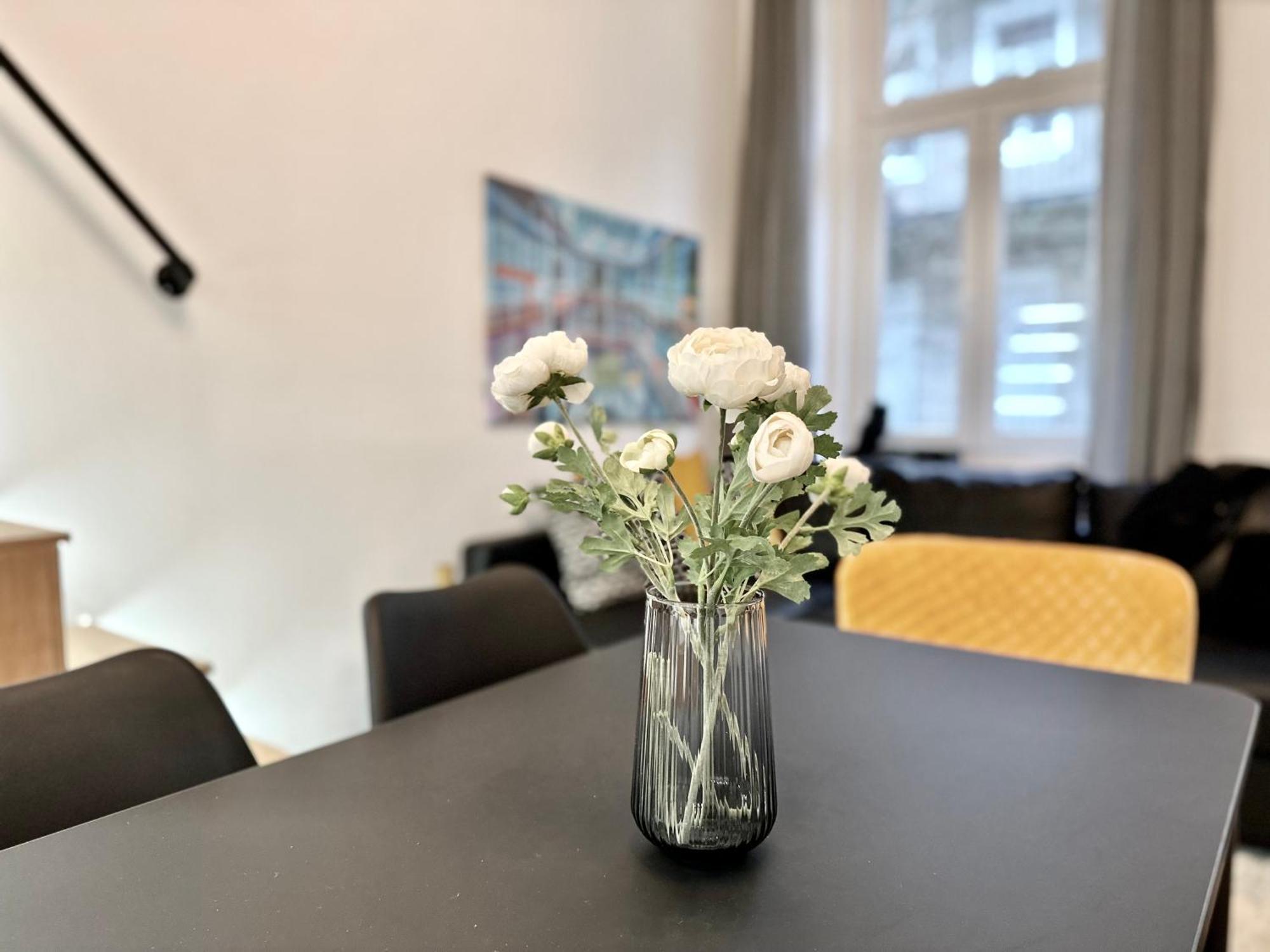 Premium Apartment By Hi5- Brody Street 부다페스트 외부 사진
